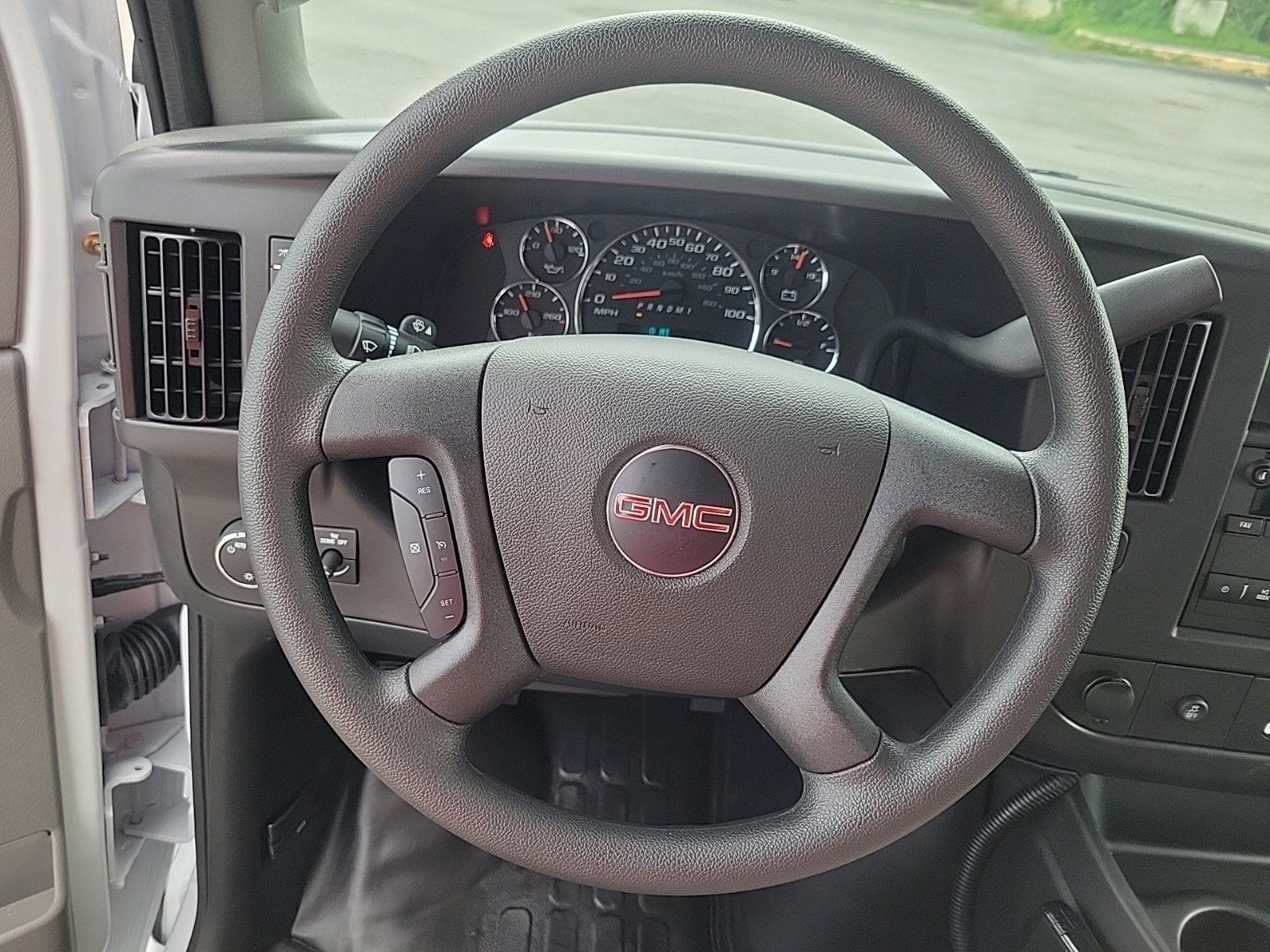 2026 GMC Savana Cutaway 3500 1WT