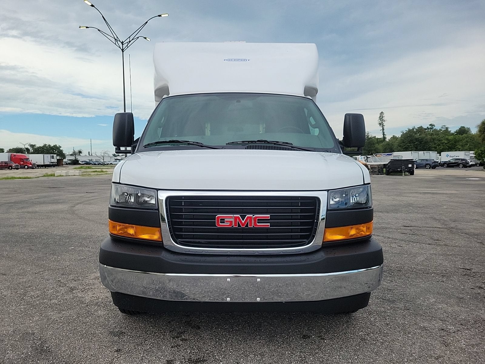 2026 GMC Savana Cutaway 3500 1WT
