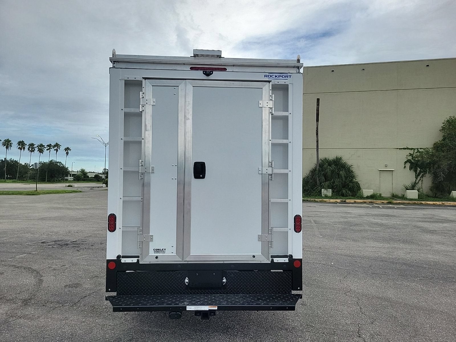 2026 GMC Savana Cutaway 3500 1WT