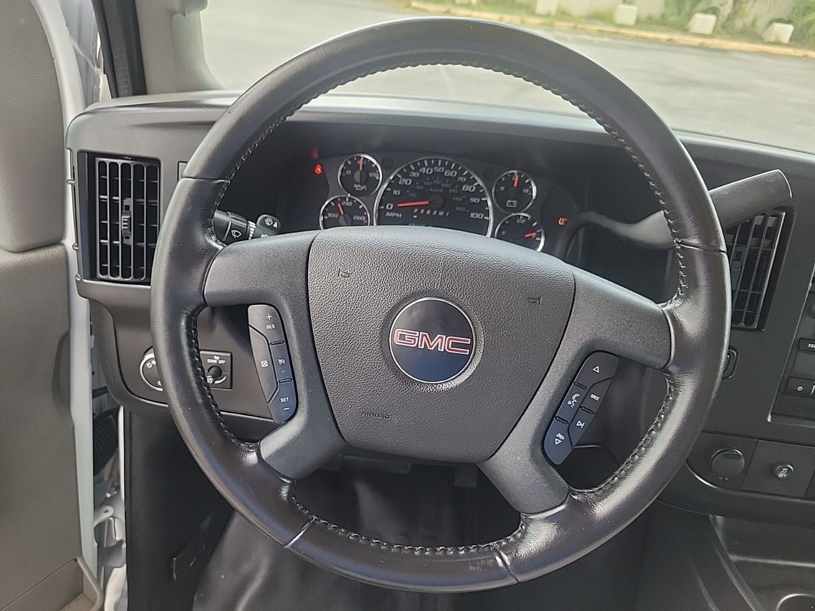 2023 GMC Savana Cutaway 3500 Work Van