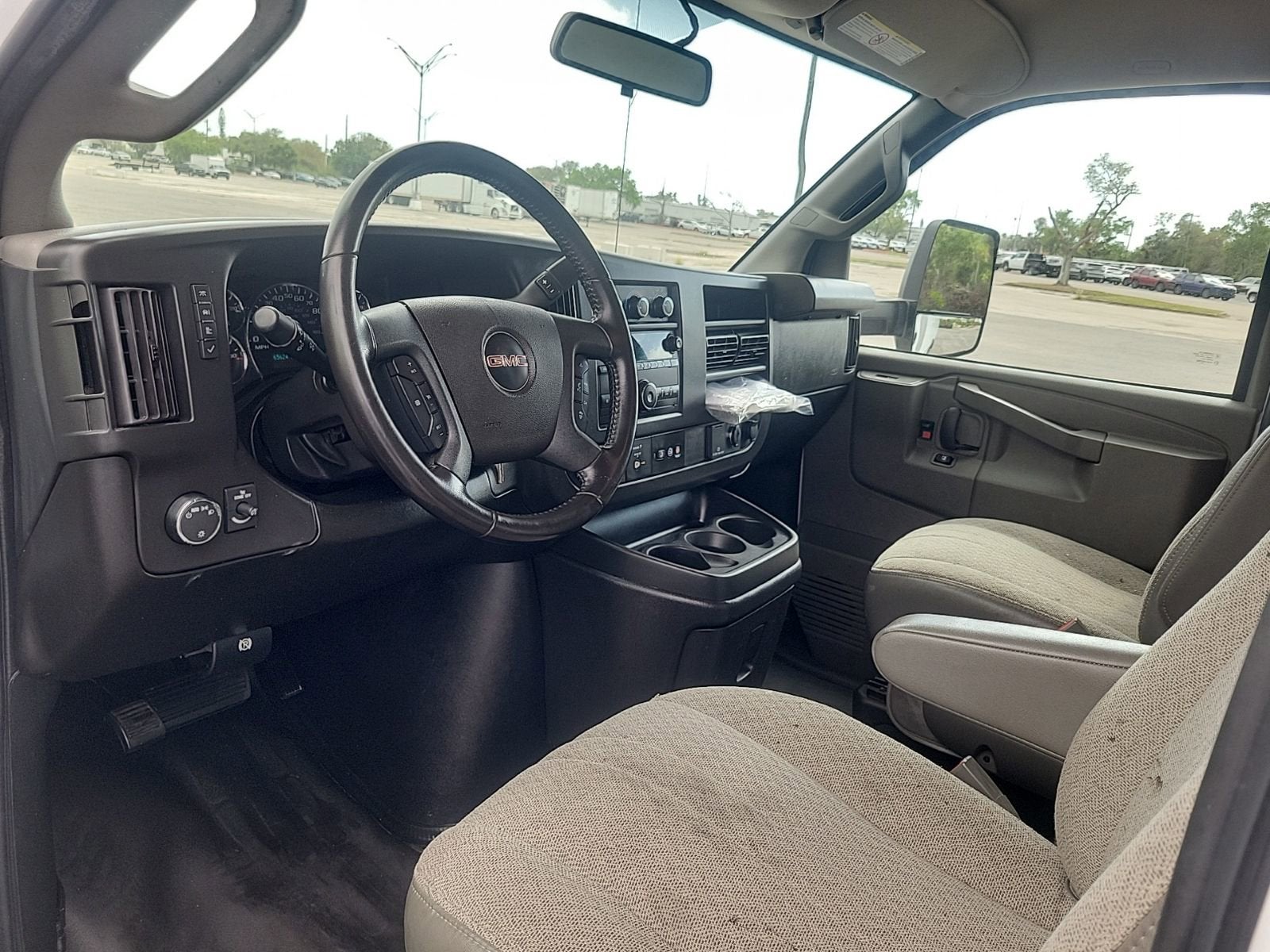 2023 GMC Savana Cutaway 3500 Work Van