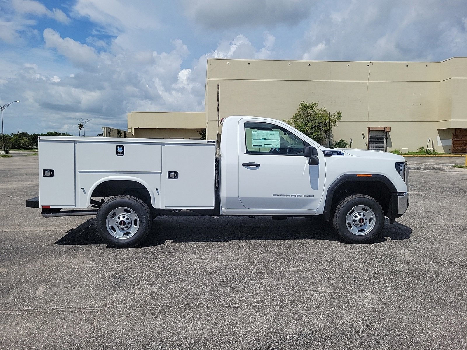 2025 GMC Sierra 2500 HD Pro