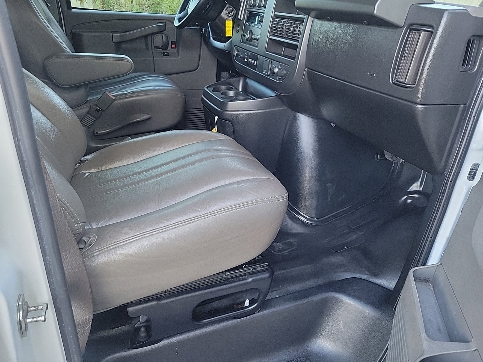 2022 GMC Savana Passenger 3500 LS