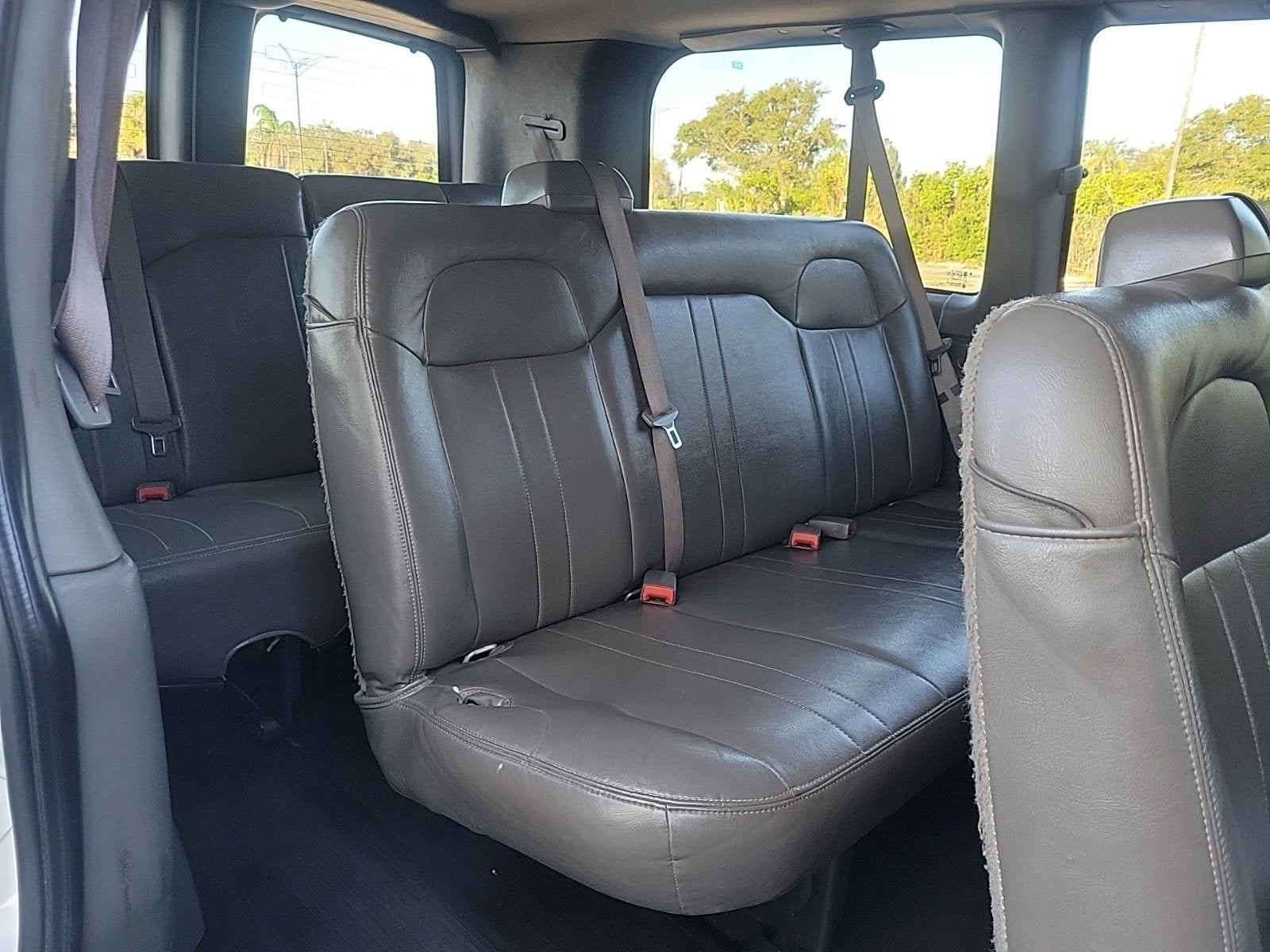 2022 GMC Savana Passenger 3500 LS