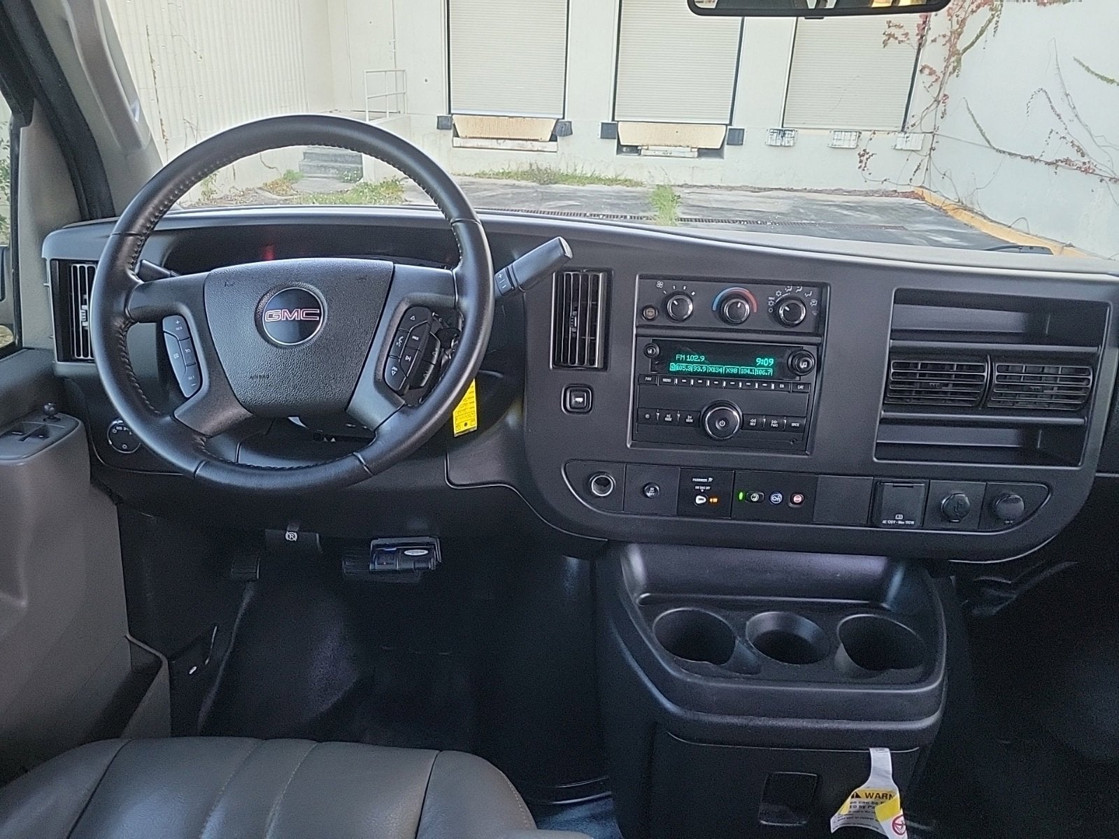 2022 GMC Savana Passenger 3500 LS