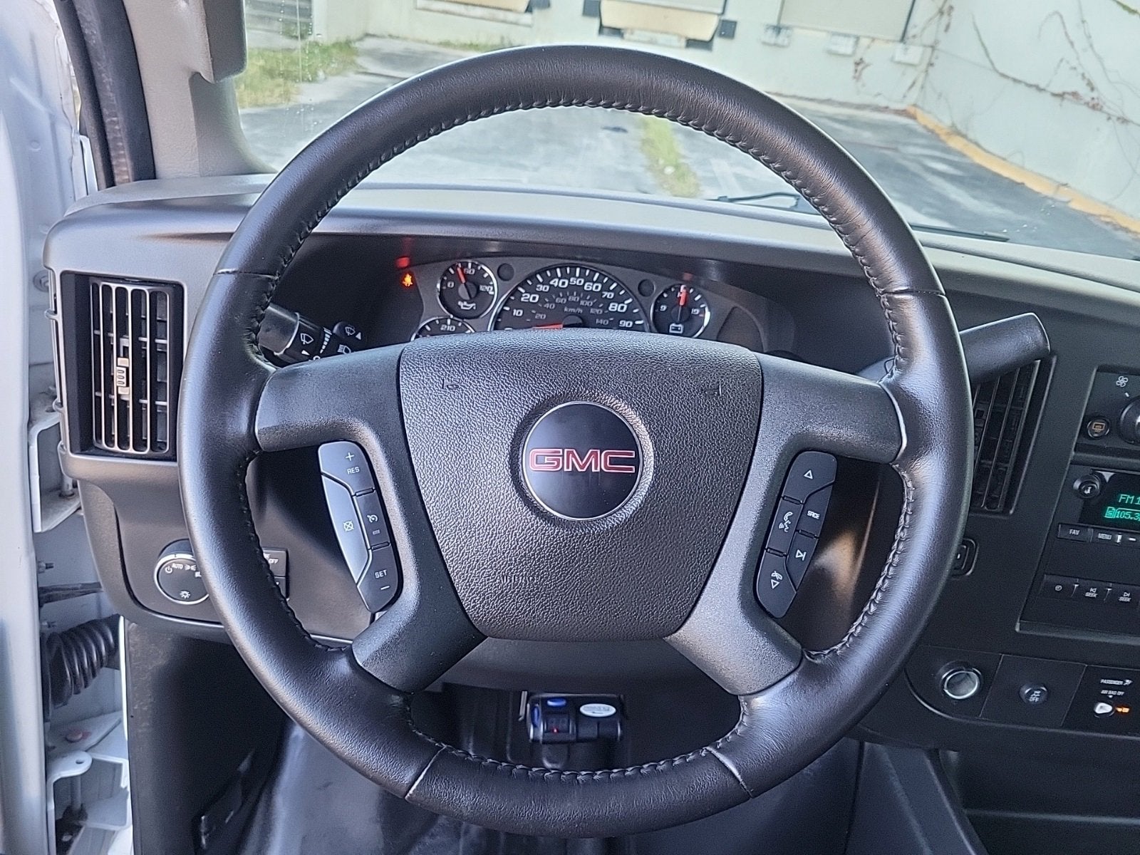 2022 GMC Savana Passenger 3500 LS