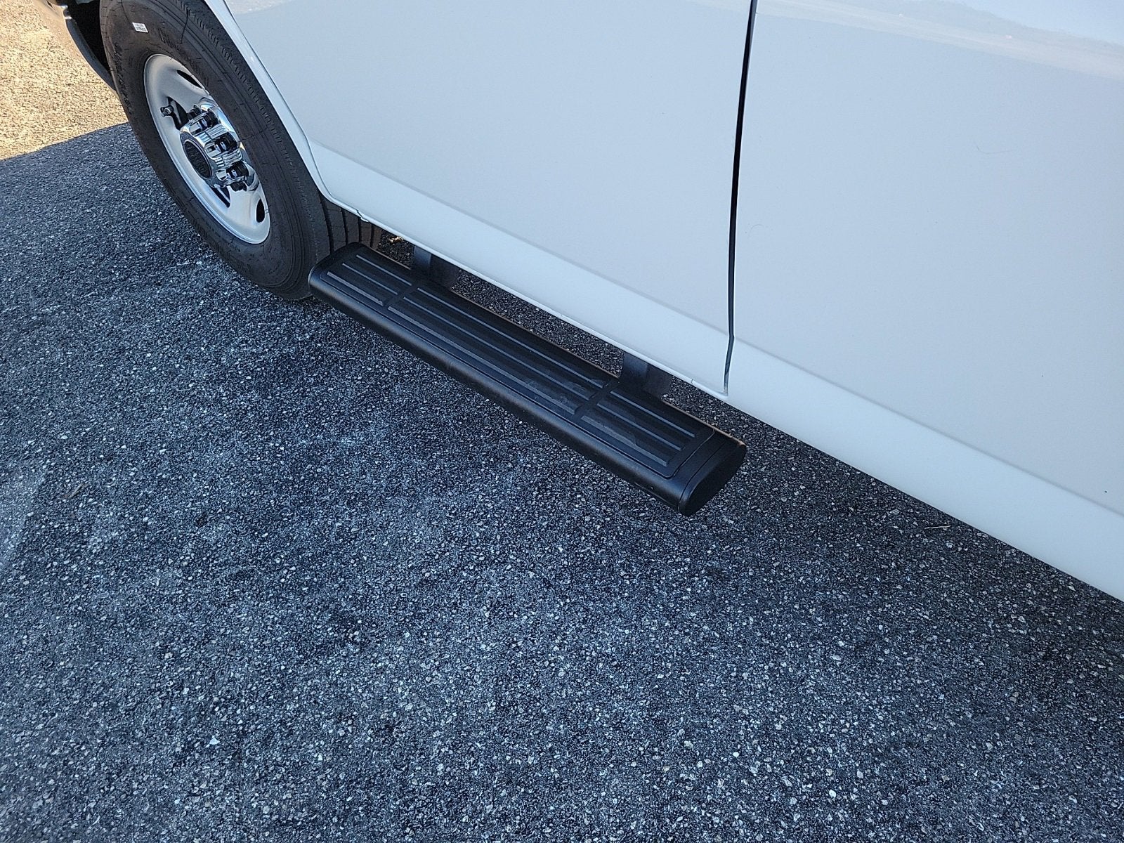 2022 GMC Savana Passenger 3500 LS