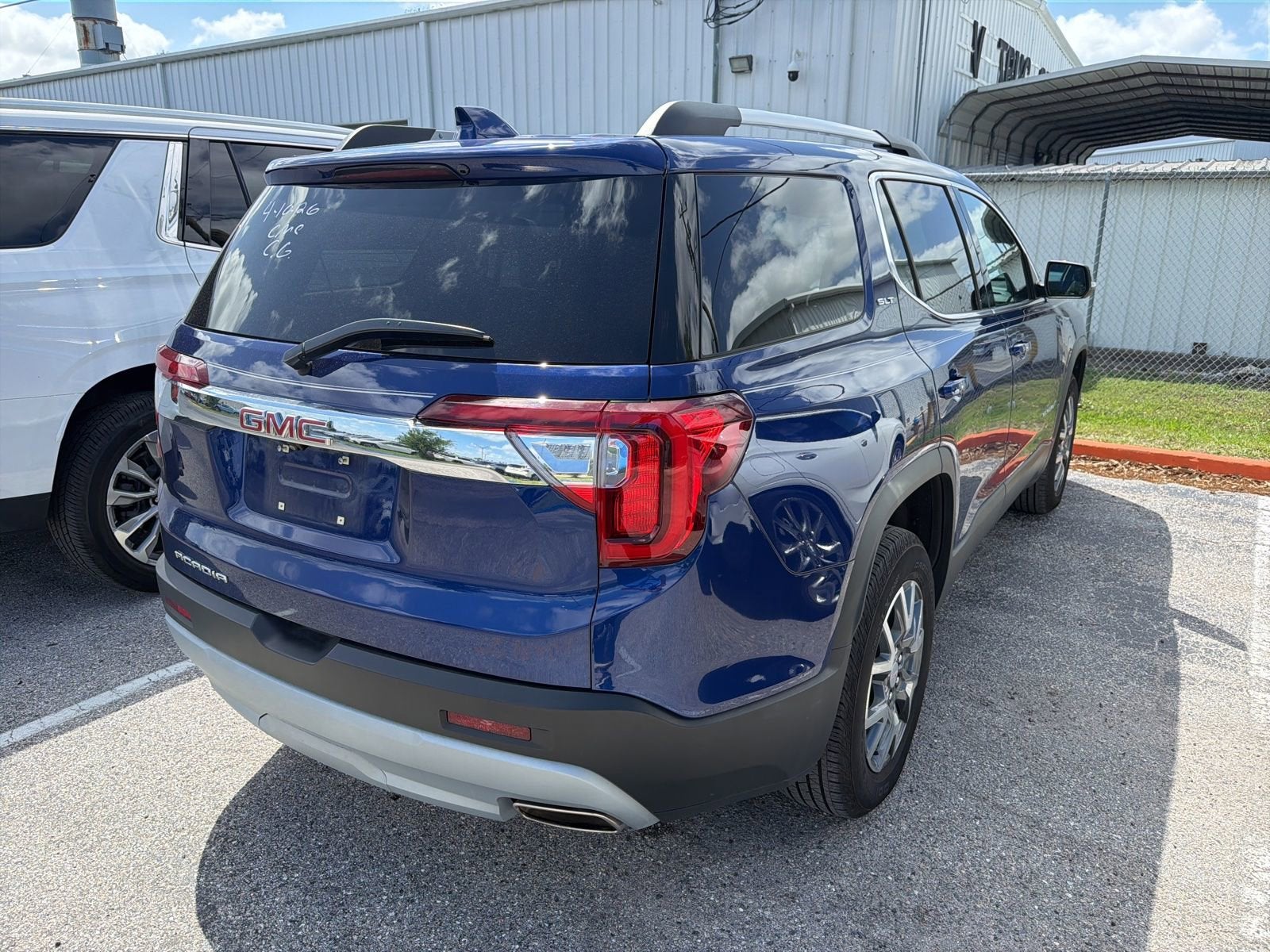 2023 GMC Acadia SLT
