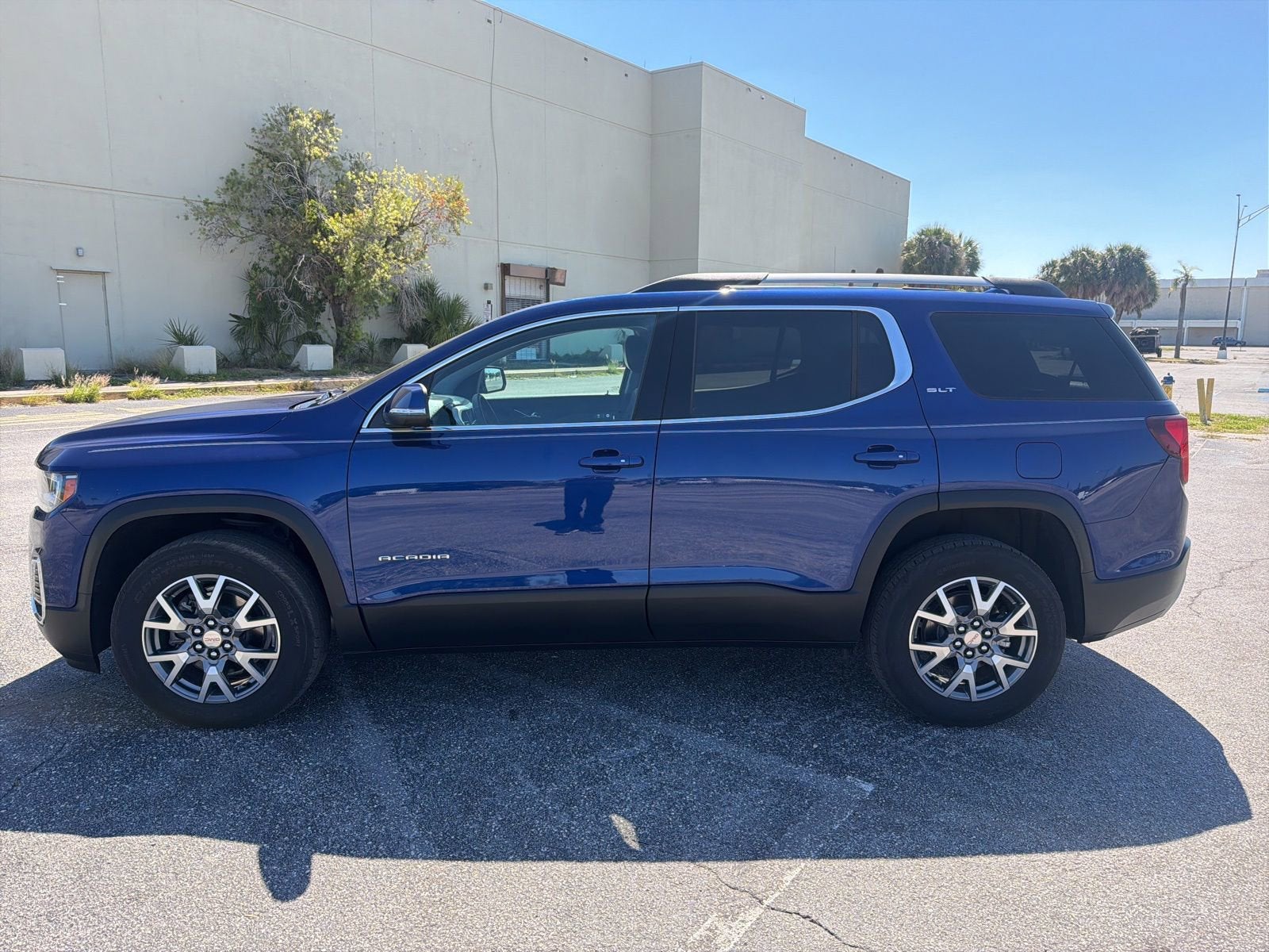 2023 GMC Acadia SLT
