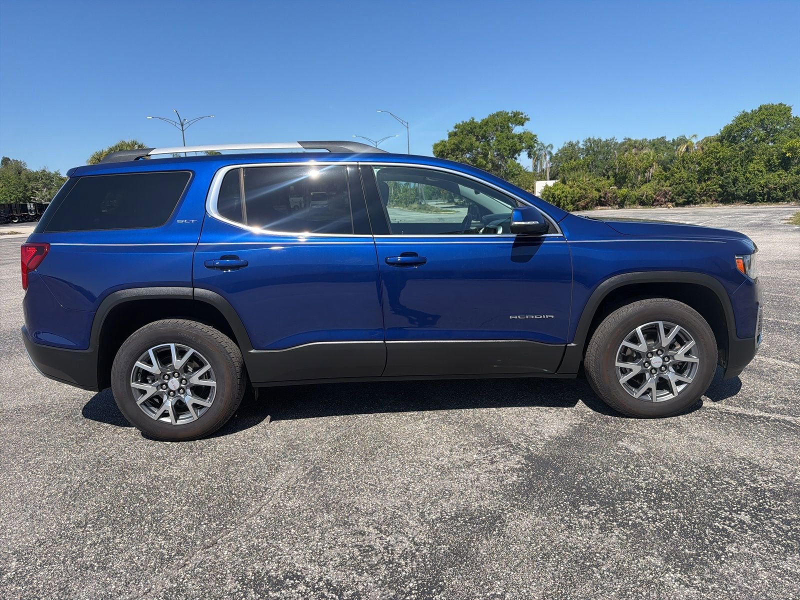 2023 GMC Acadia SLT