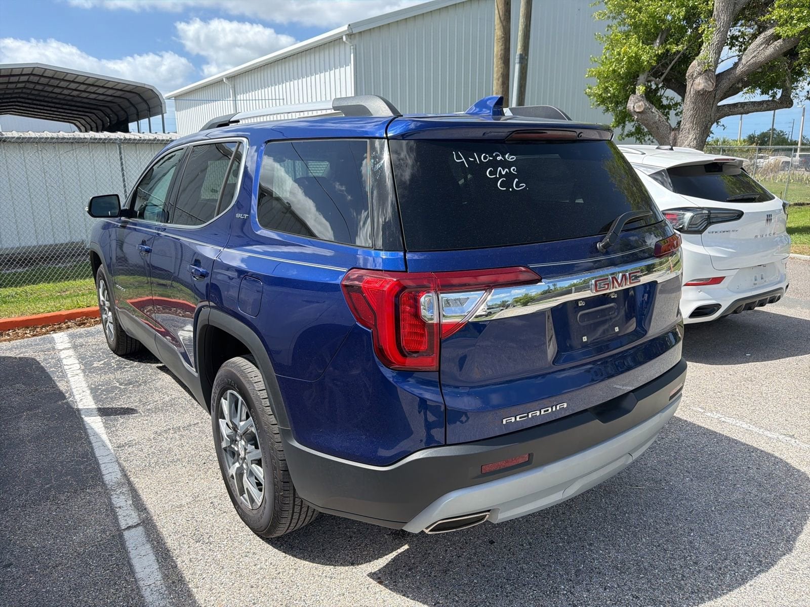 2023 GMC Acadia SLT