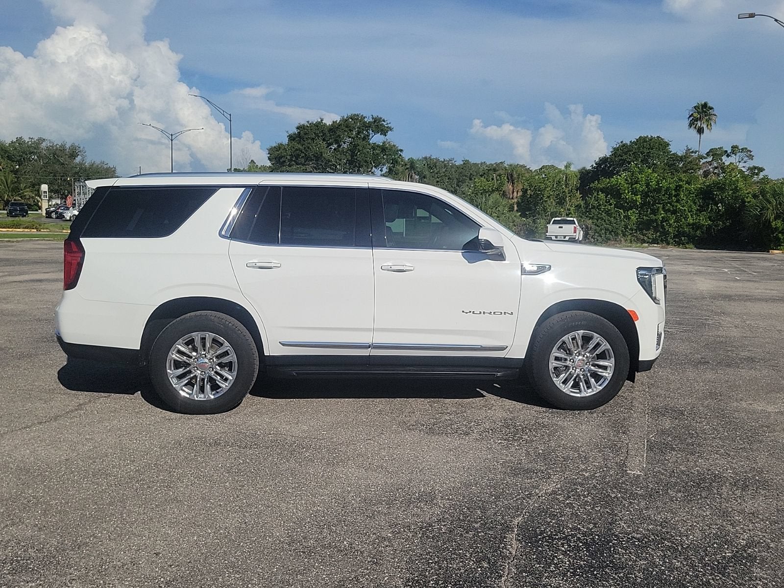 2023 GMC Yukon SLT
