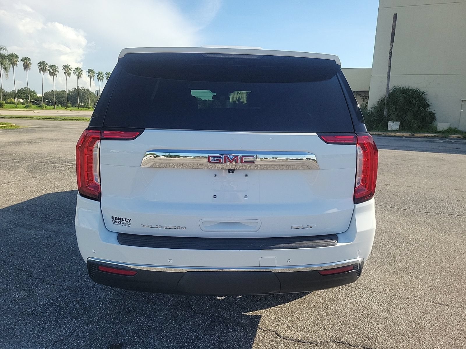 2023 GMC Yukon SLT