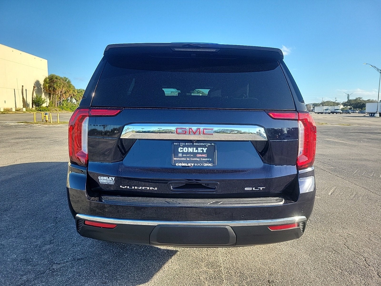 2023 GMC Yukon SLT