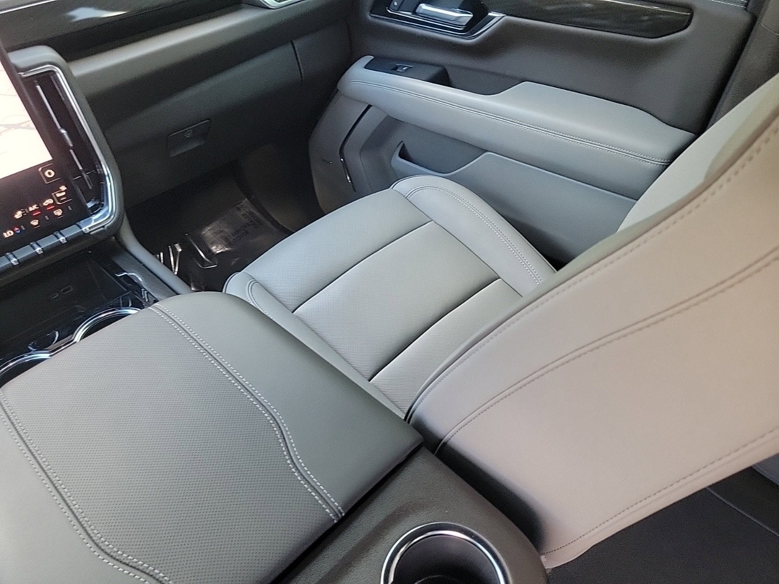 2025 GMC Yukon Elevation