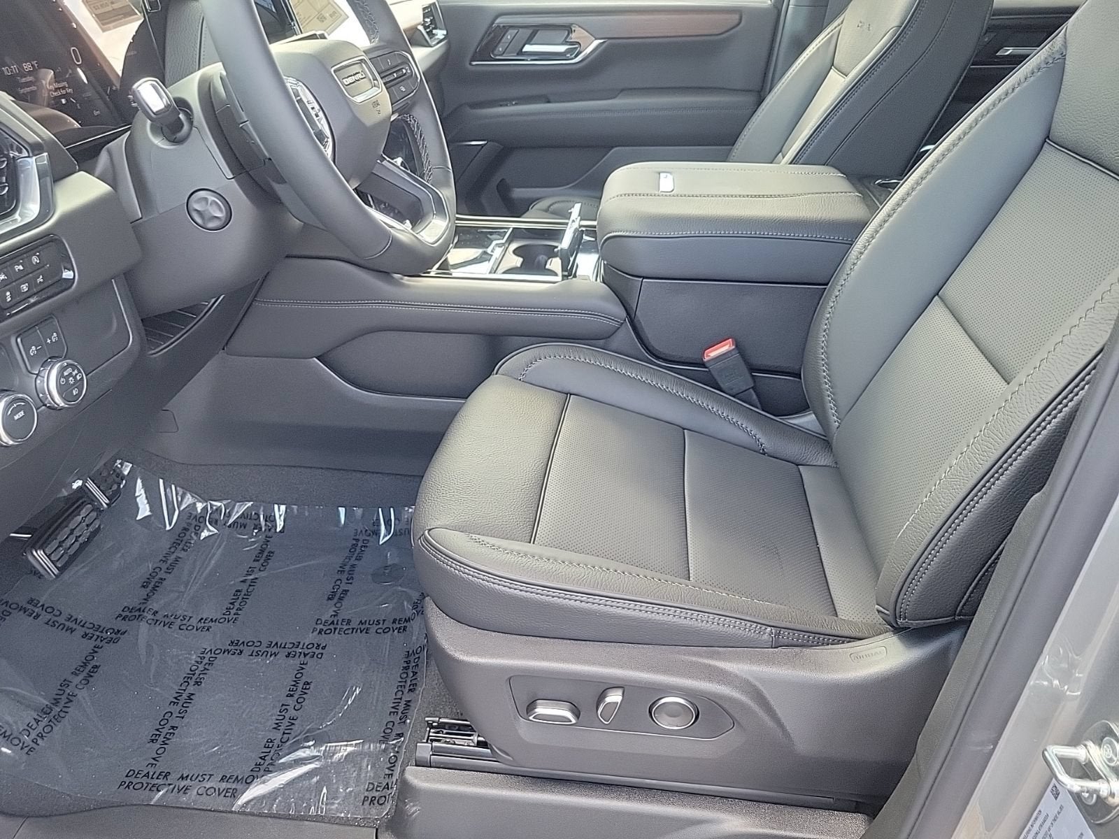 2026 GMC Yukon Denali - Photo 10