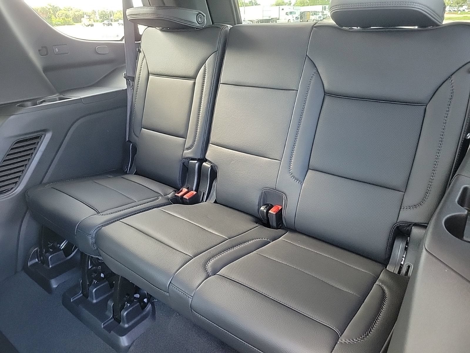 2026 GMC Yukon Denali - Photo 12