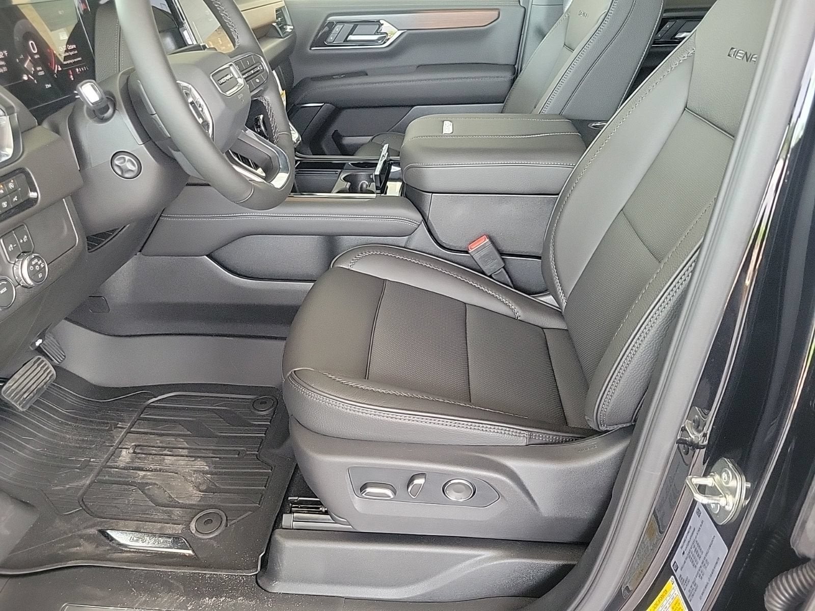 2026 GMC Yukon Denali - Photo 11