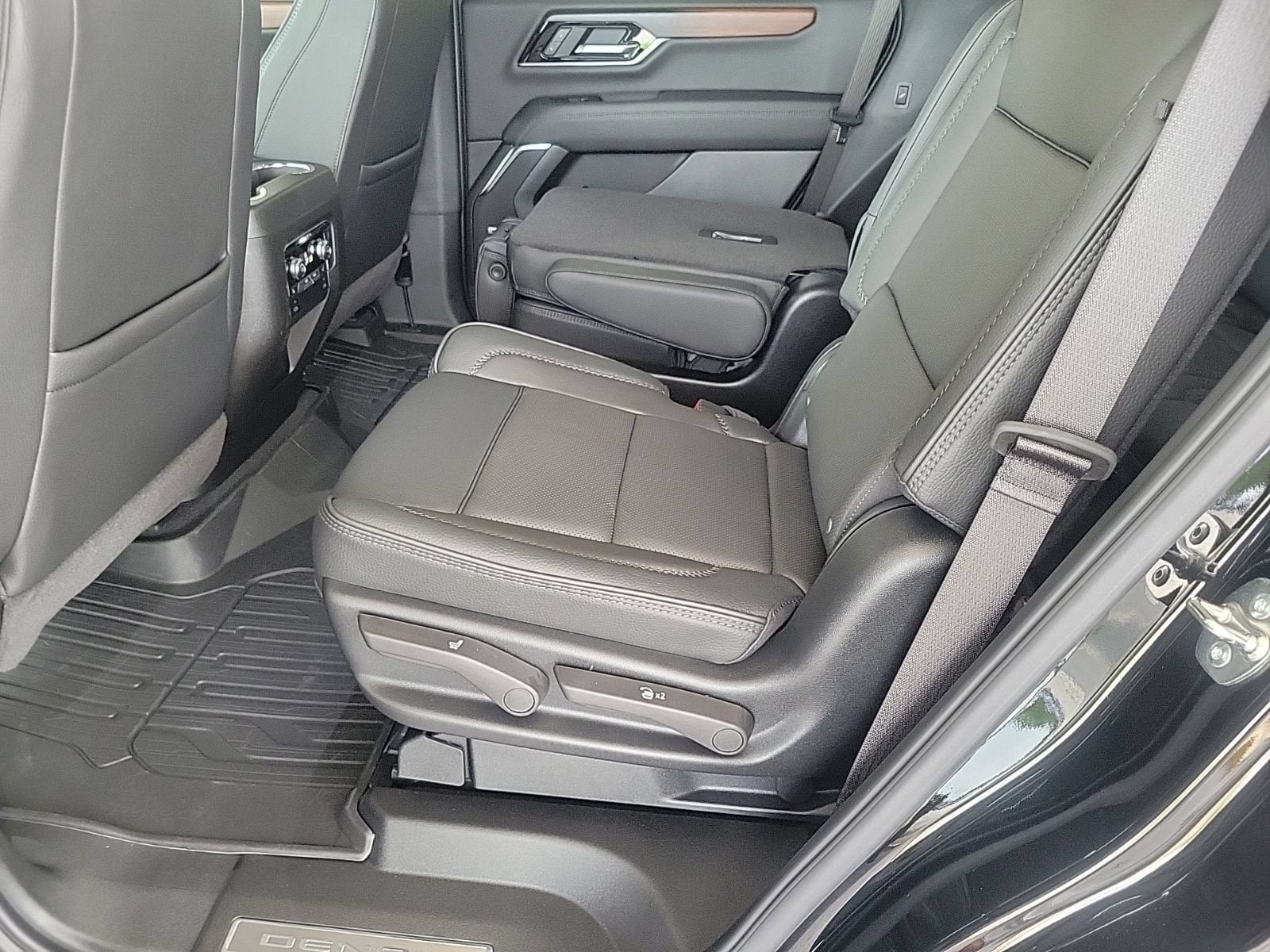 2026 GMC Yukon Denali - Photo 12