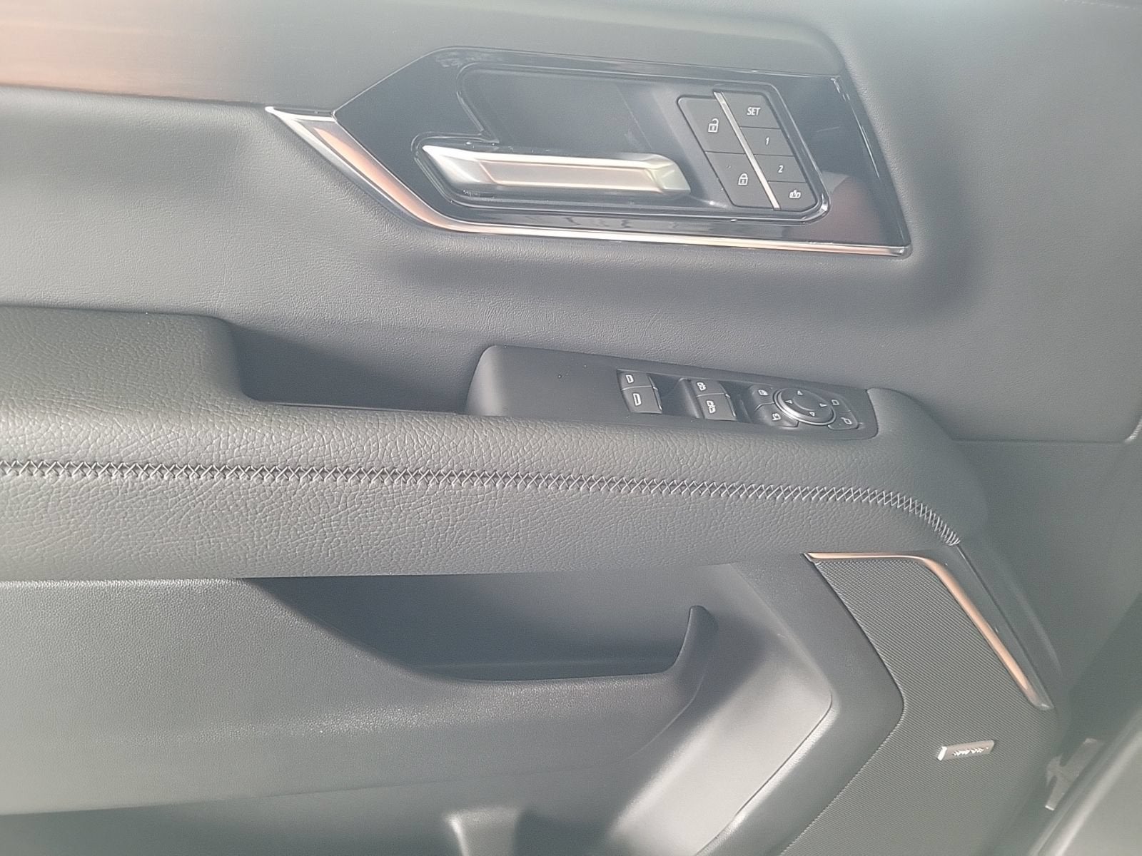 2026 GMC Yukon Denali - Photo 17