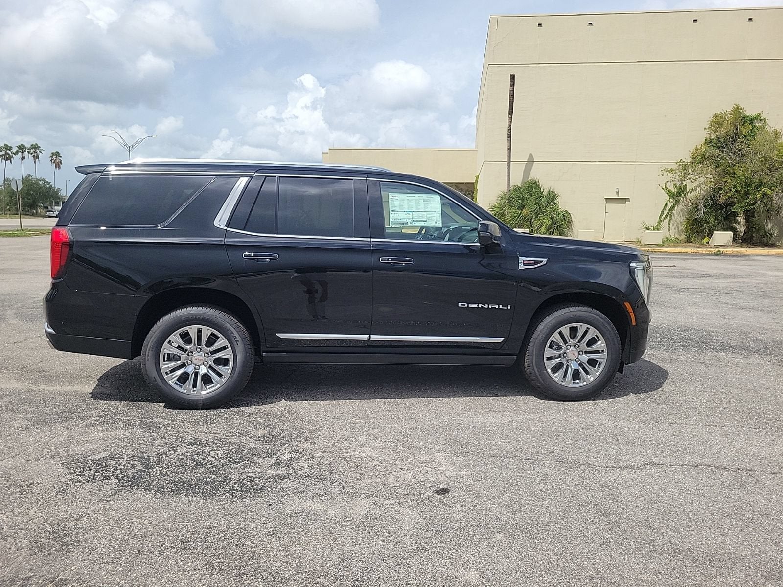 2026 GMC Yukon Denali - Photo 4