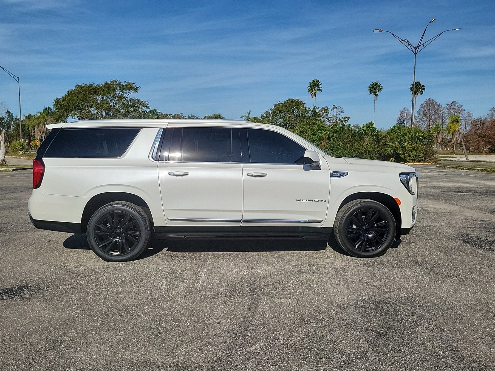 2023 GMC Yukon XL SLT