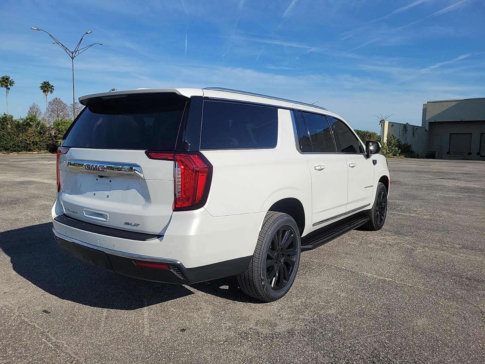 2023 GMC Yukon XL SLT