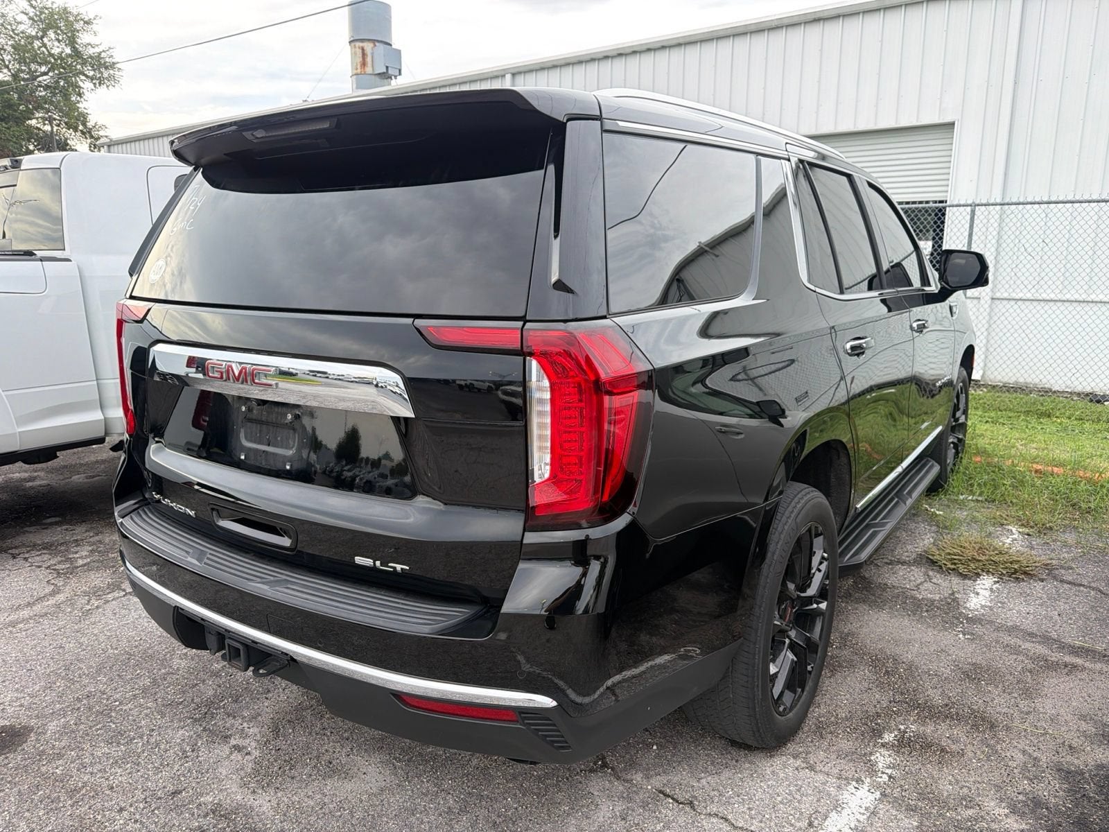 2023 GMC Yukon SLT