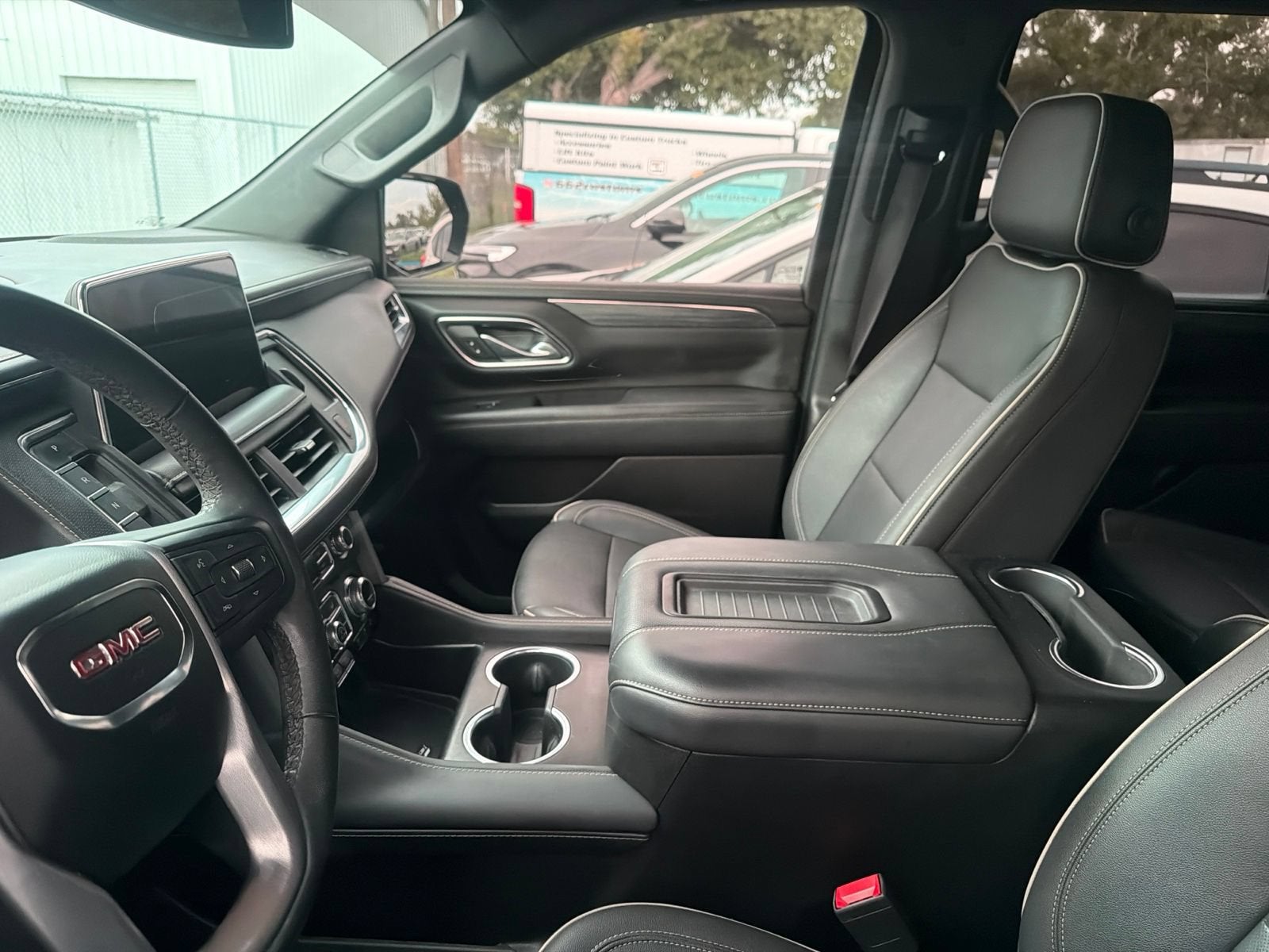 2023 GMC Yukon SLT