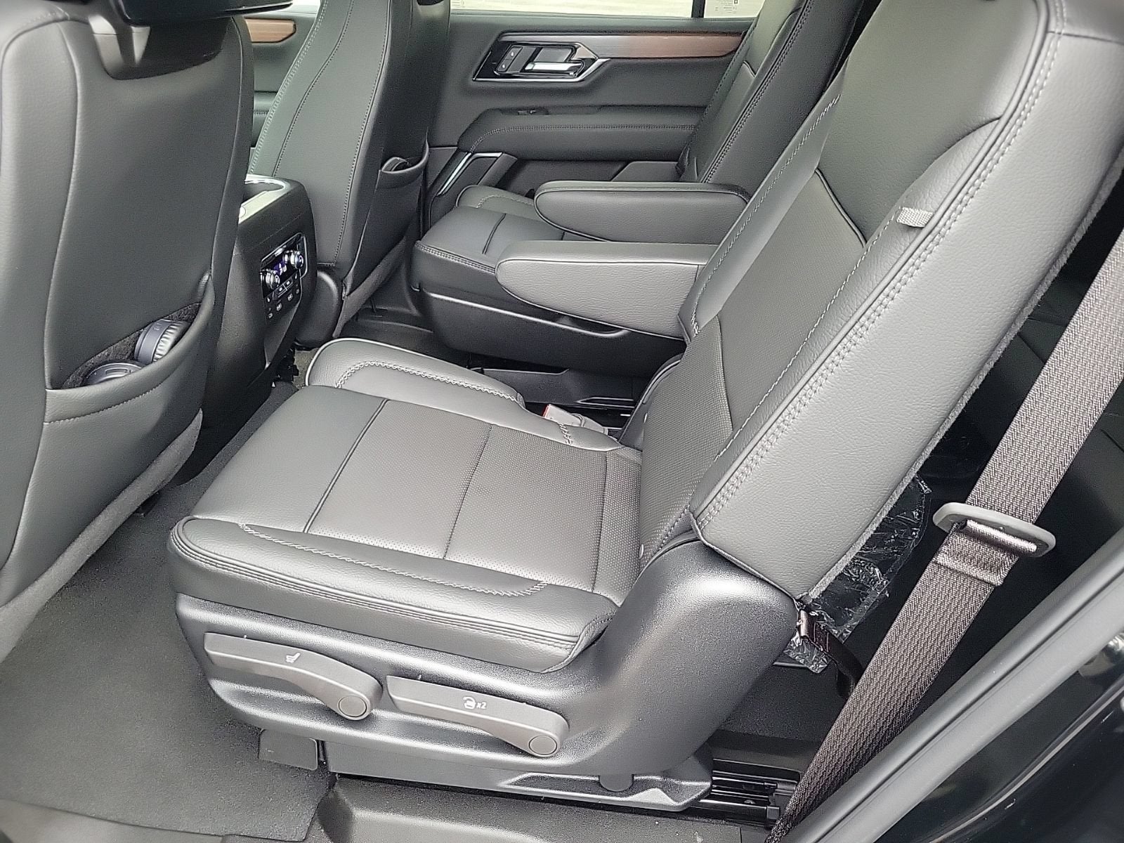 2026 GMC Yukon Denali - Photo 11