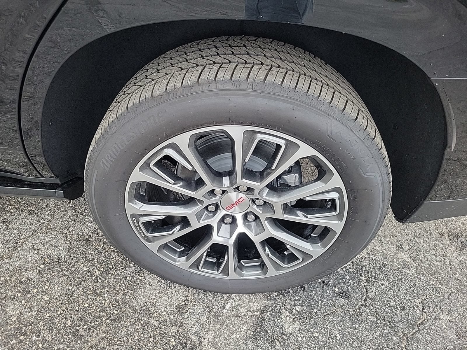 2026 GMC Yukon Denali - Photo 8