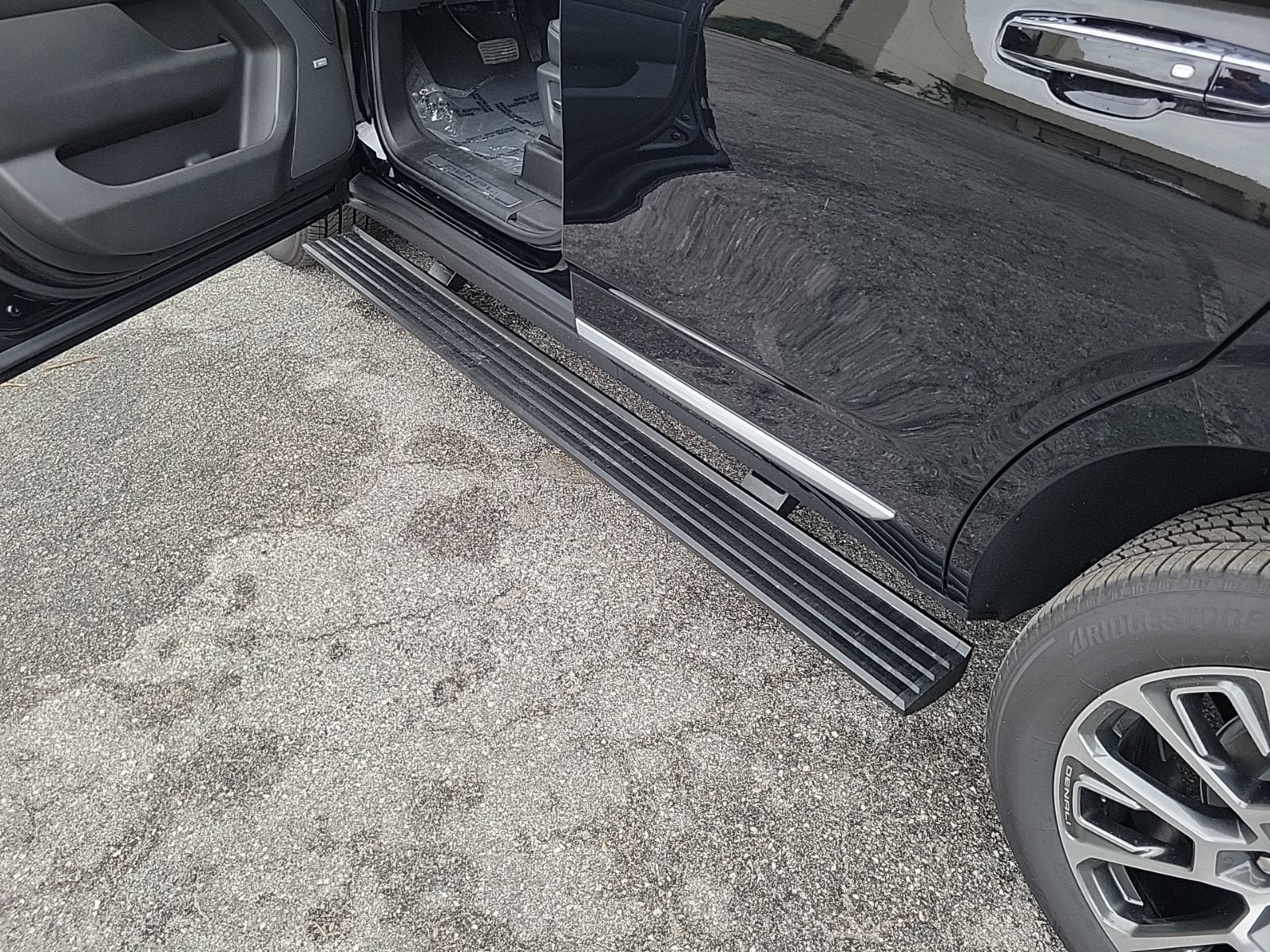 2026 GMC Yukon Denali - Photo 9