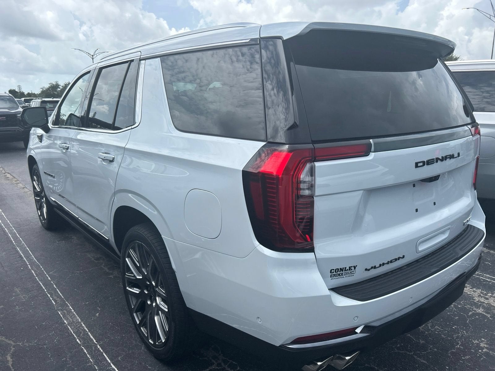 2026 GMC Yukon Denali Ultimate - Photo 5
