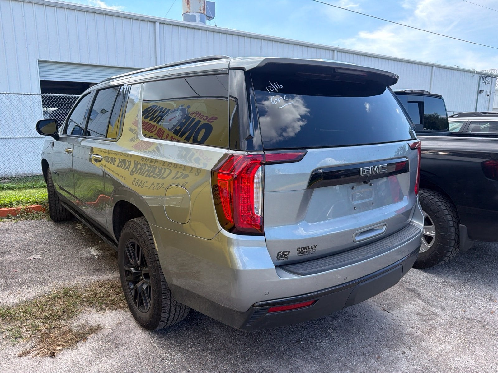 2023 GMC Yukon XL AT4