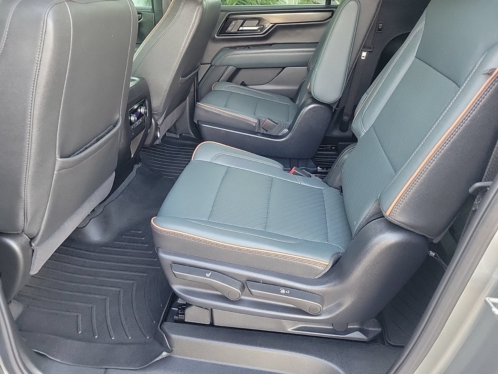 2025 GMC Yukon XL AT4