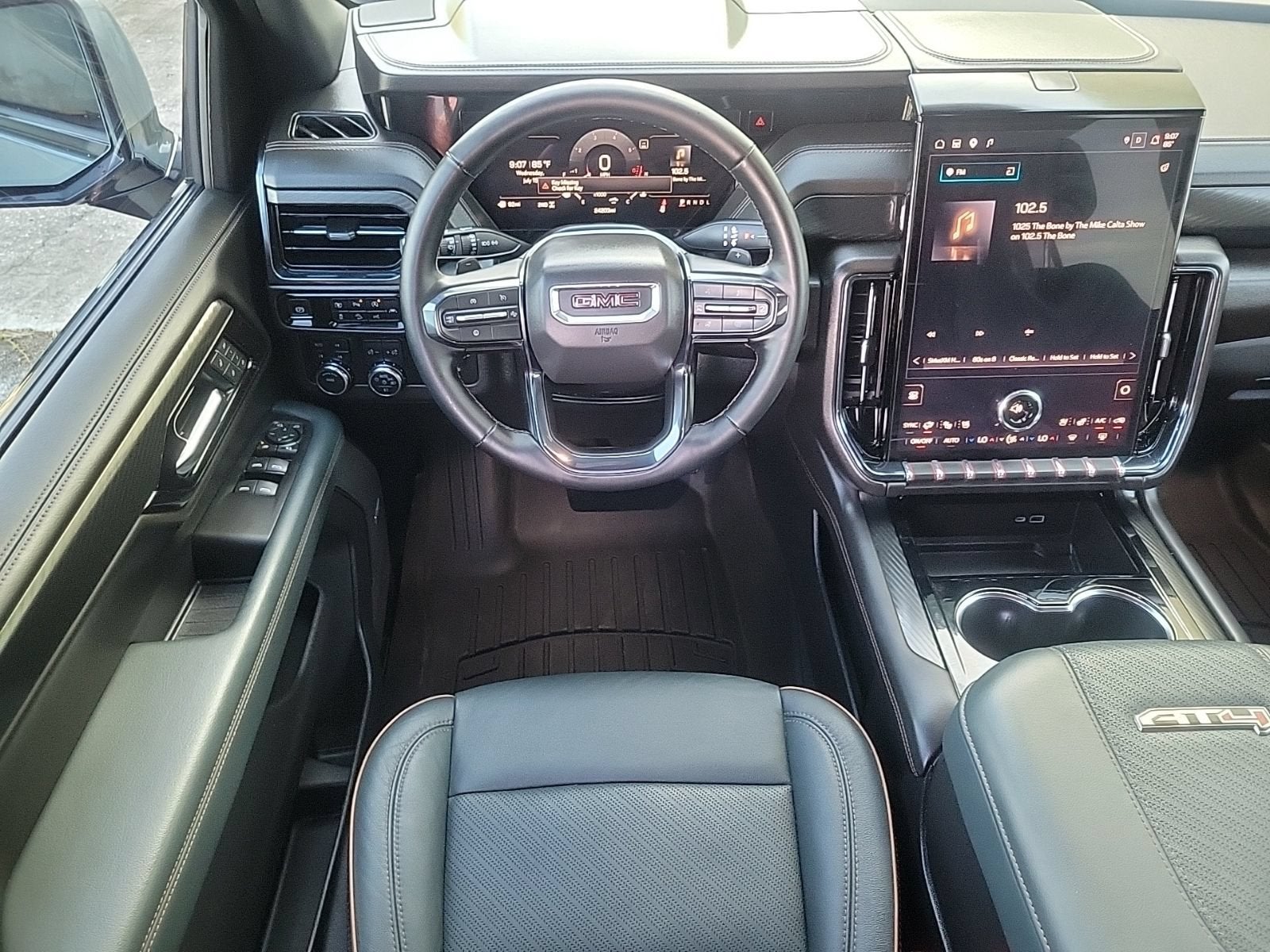 2025 GMC Yukon XL AT4