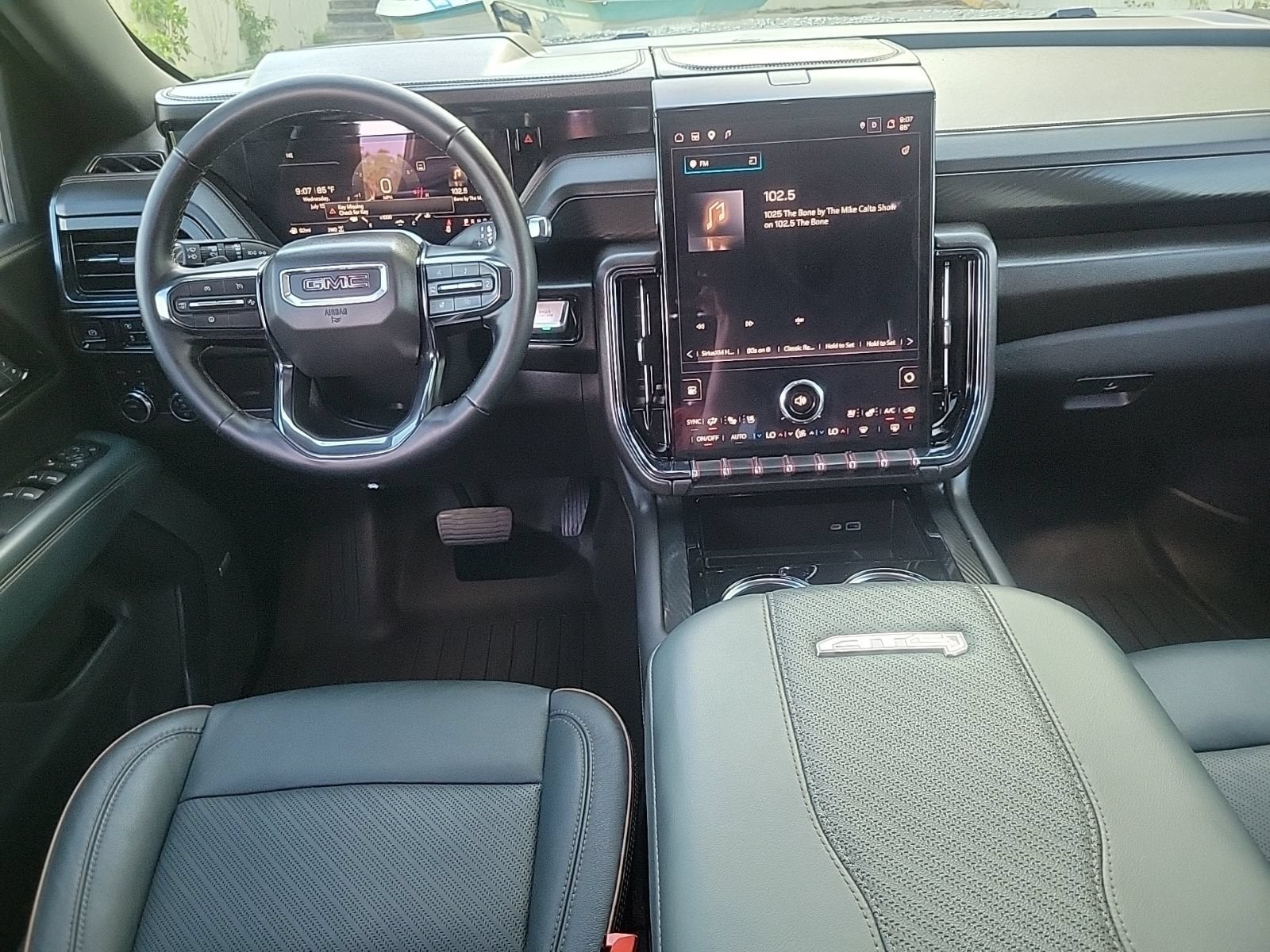 2025 GMC Yukon XL AT4