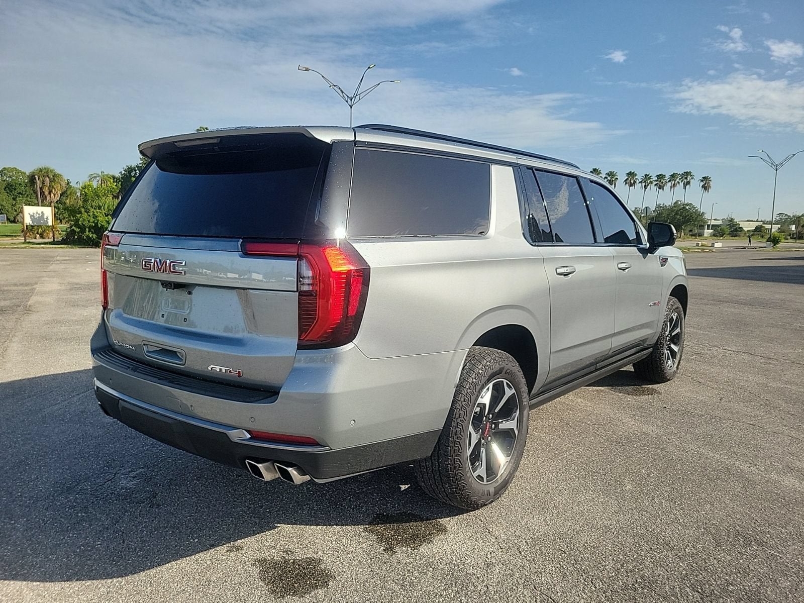 2025 GMC Yukon XL AT4