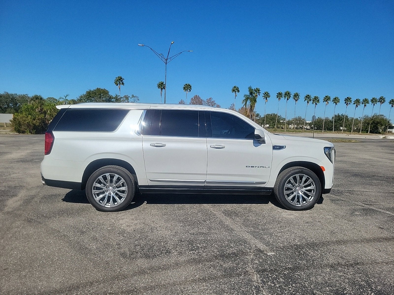 2023 GMC Yukon XL Denali