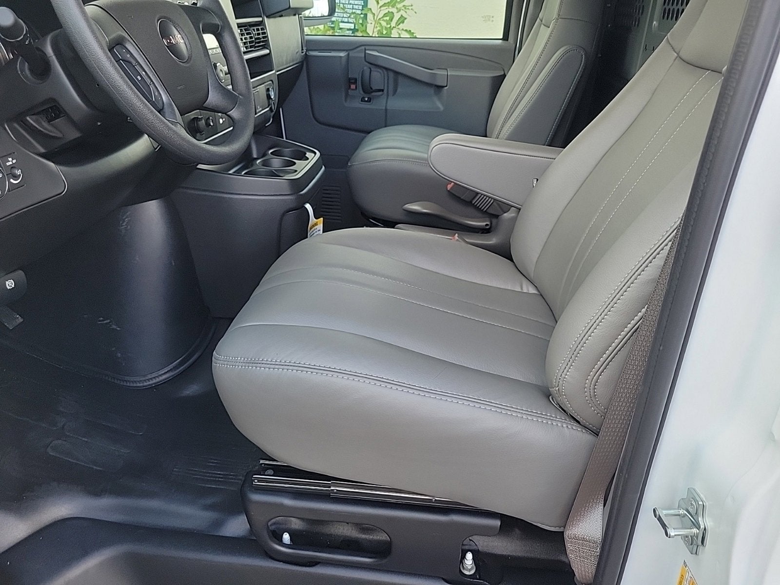 2025 GMC Savana Cargo 2500 Work Van