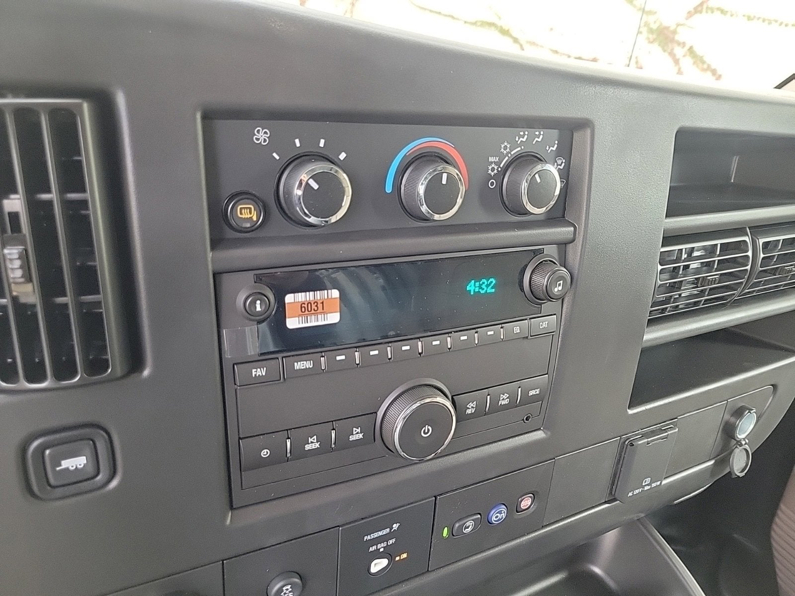 2025 GMC Savana Cargo 2500 Work Van