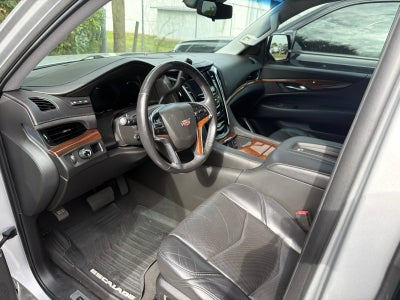 2020 Cadillac Escalade Luxury