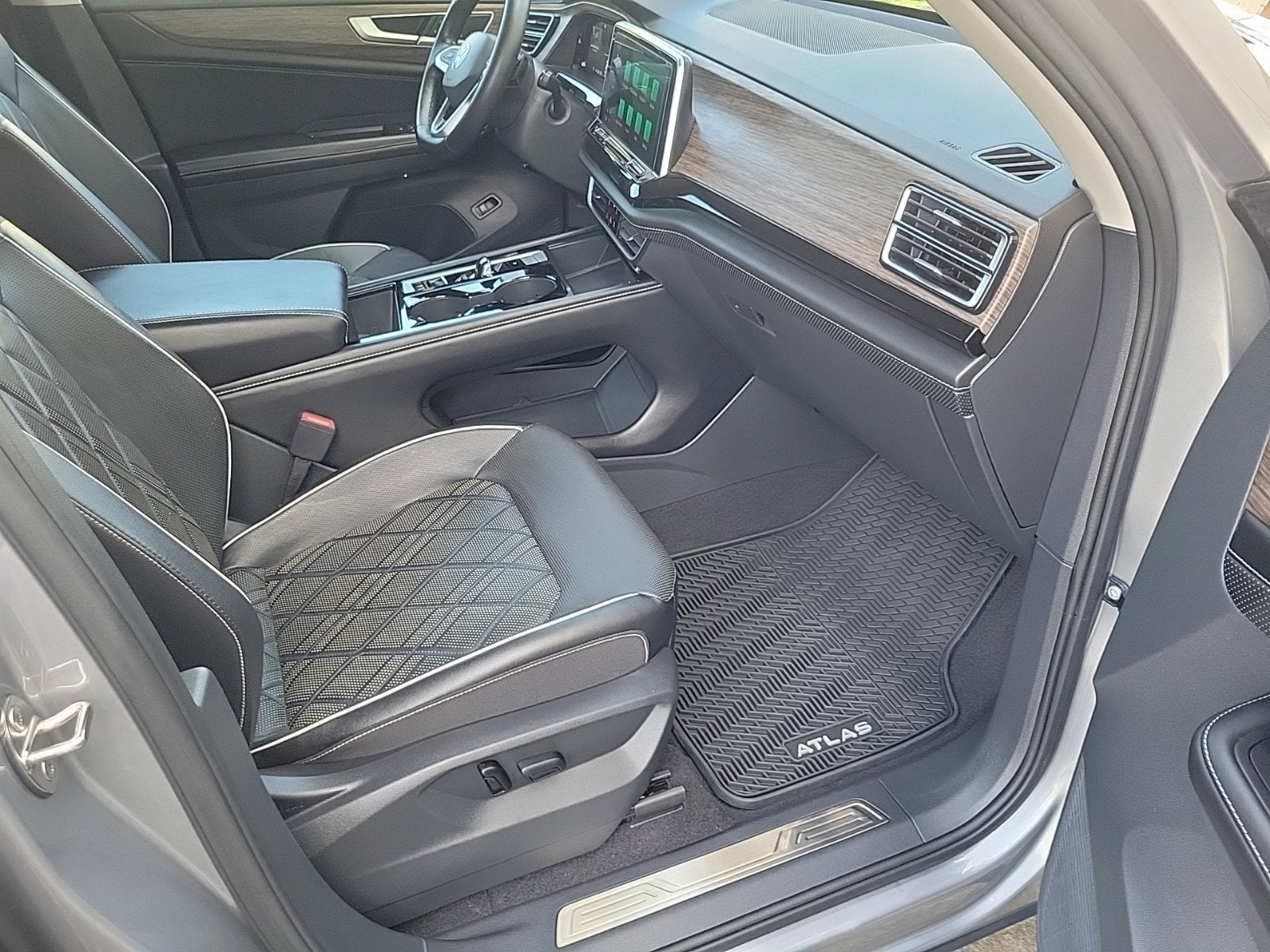 2024 Volkswagen Atlas 2.0T SEL Premium R-Line