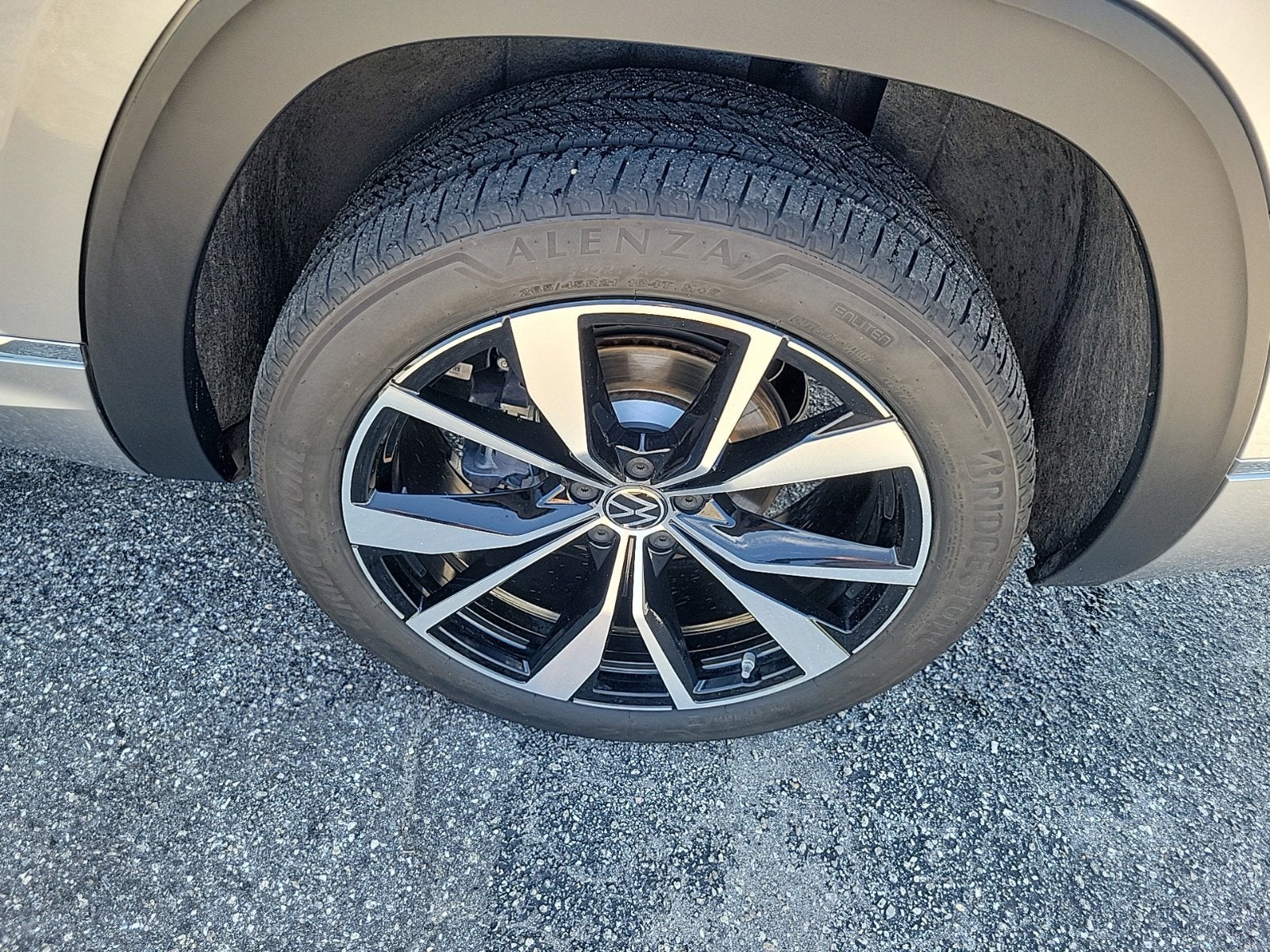 2024 Volkswagen Atlas 2.0T SEL Premium R-Line