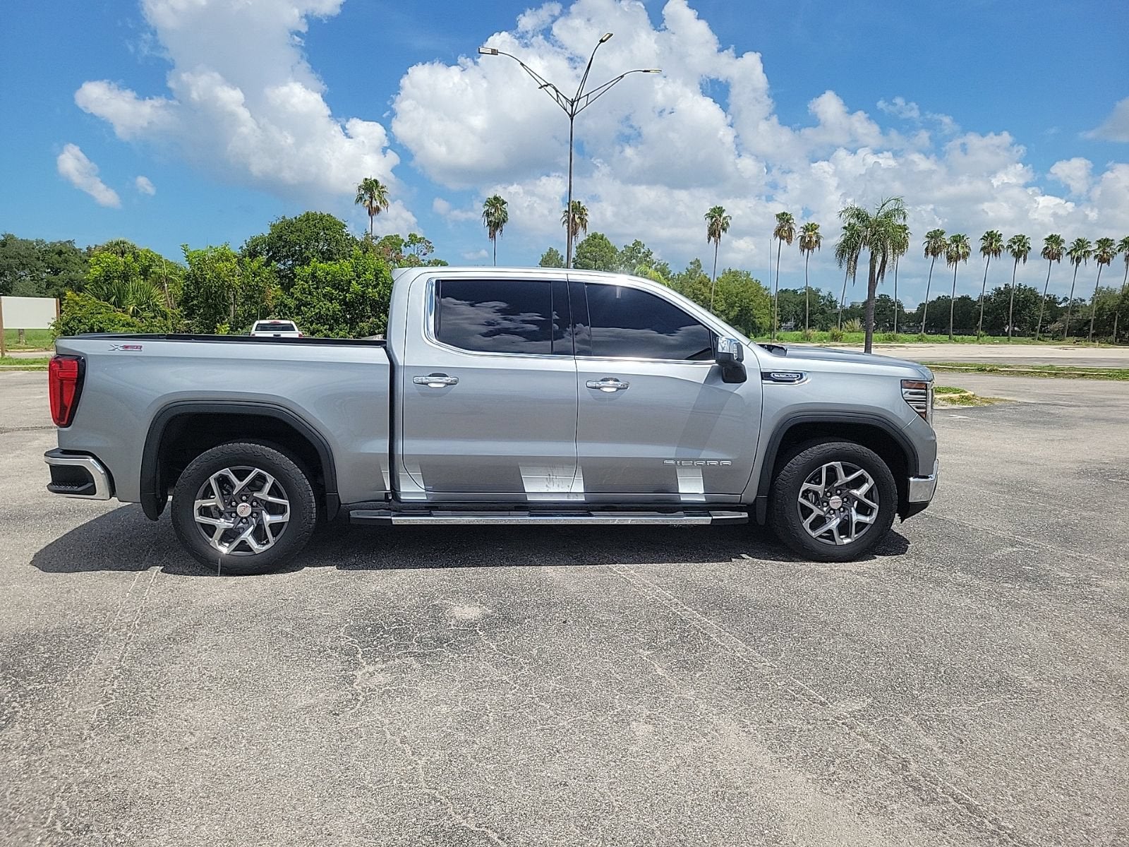 2023 GMC Sierra 1500 SLT