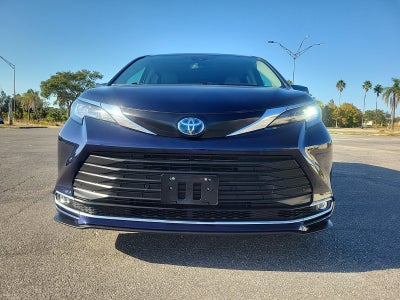 2023 Toyota Sienna XLE