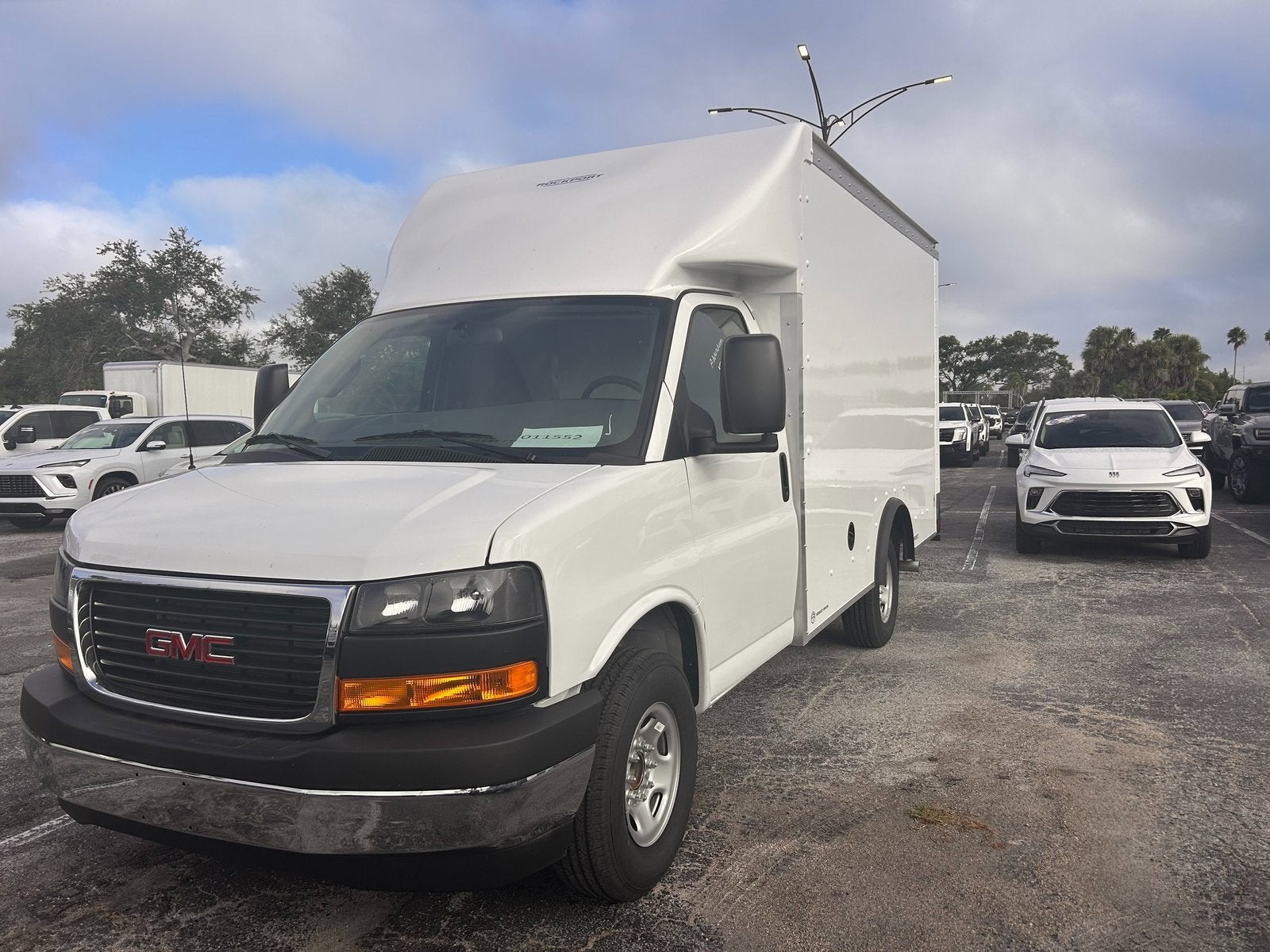 2025 GMC Savana Cutaway 3500 1WT