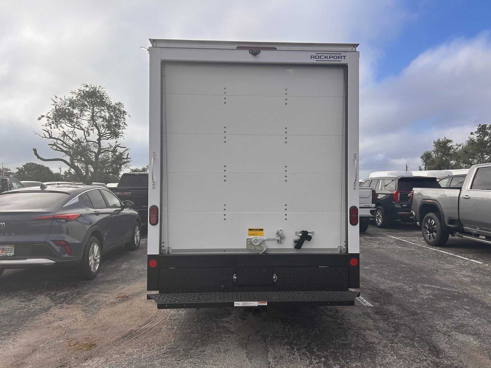 2025 GMC Savana Cutaway 3500 1WT