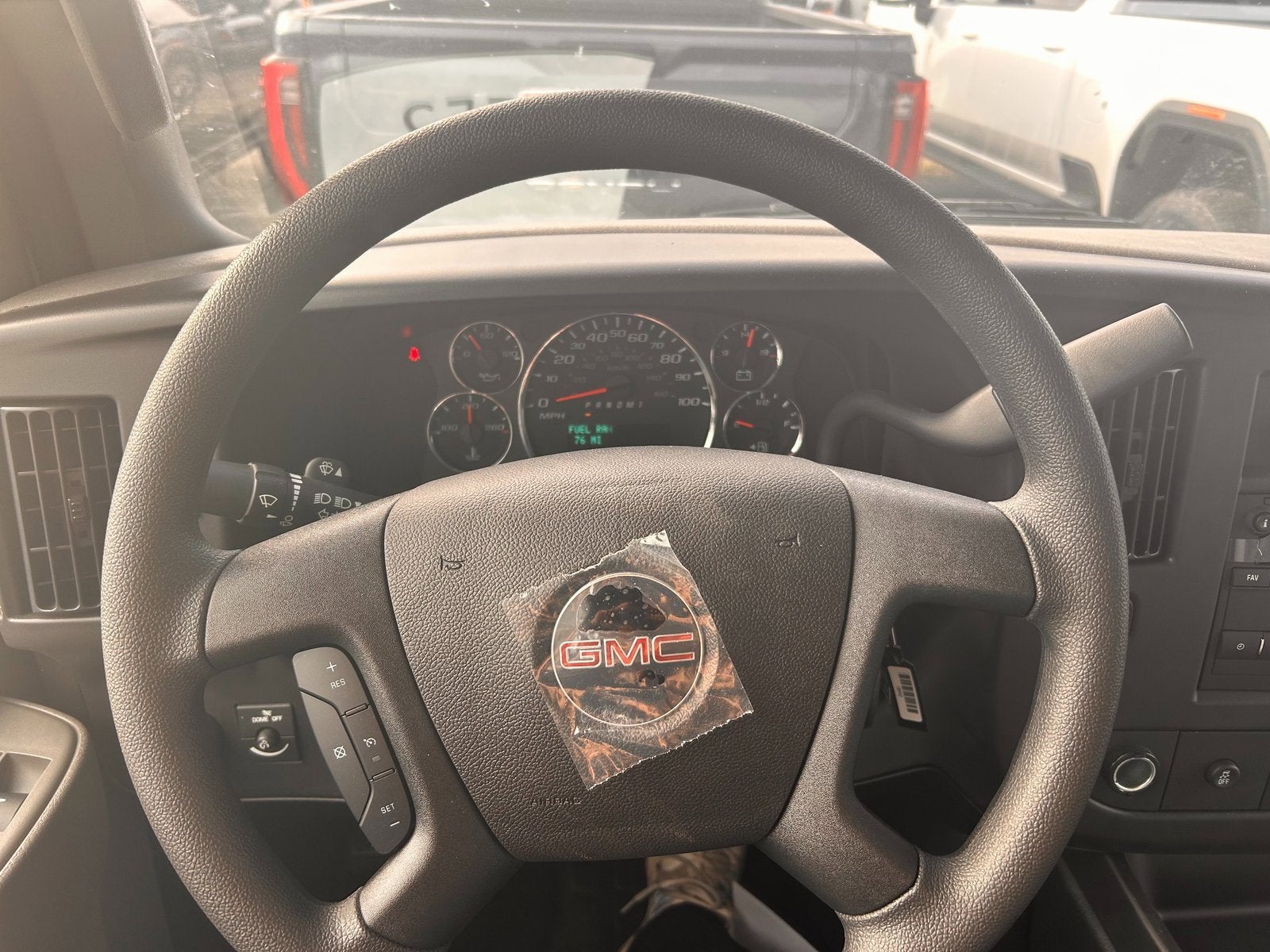 2025 GMC Savana Cutaway 3500 1WT