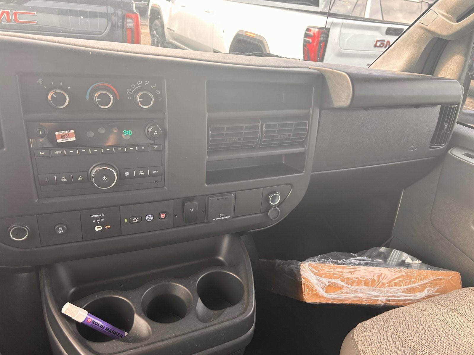 2025 GMC Savana Cutaway 3500 1WT